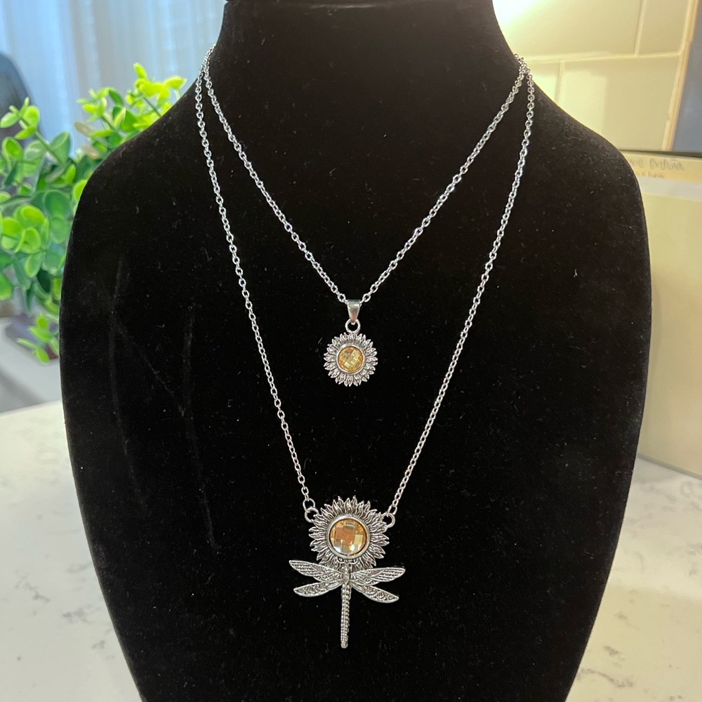 NWOT -  Double Strand dragonfly and sunflower topaz necklace